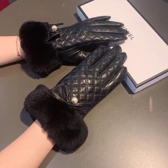 CHANEL Shoes - <AUTHENTIC>Chanel Quilted Leather Gloves Black